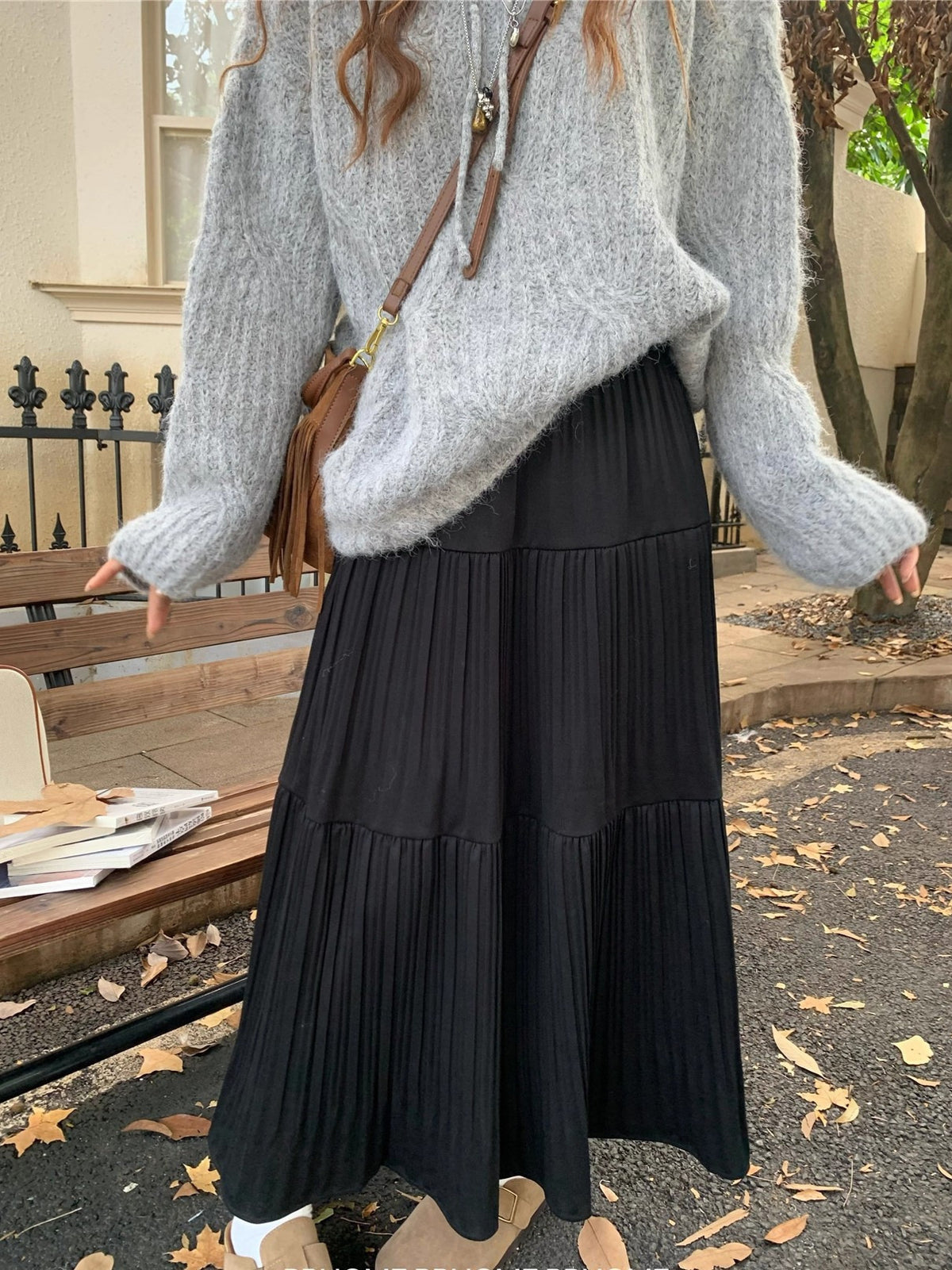 Women's Winter High-Waisted Slimming Mid-Length A-Line Skirt for Petite Figures, Elegant Drape, Pleated Skirt with Large Hem