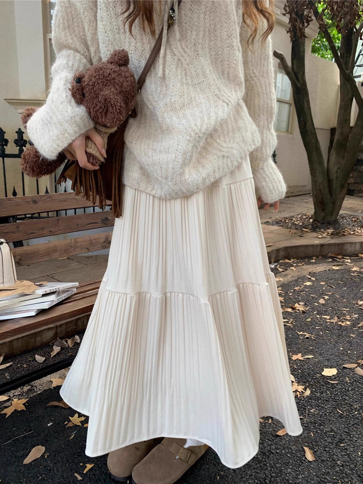 Women's Winter High-Waisted Slimming Mid-Length A-Line Skirt for Petite Figures, Elegant Drape, Pleated Skirt with Large Hem