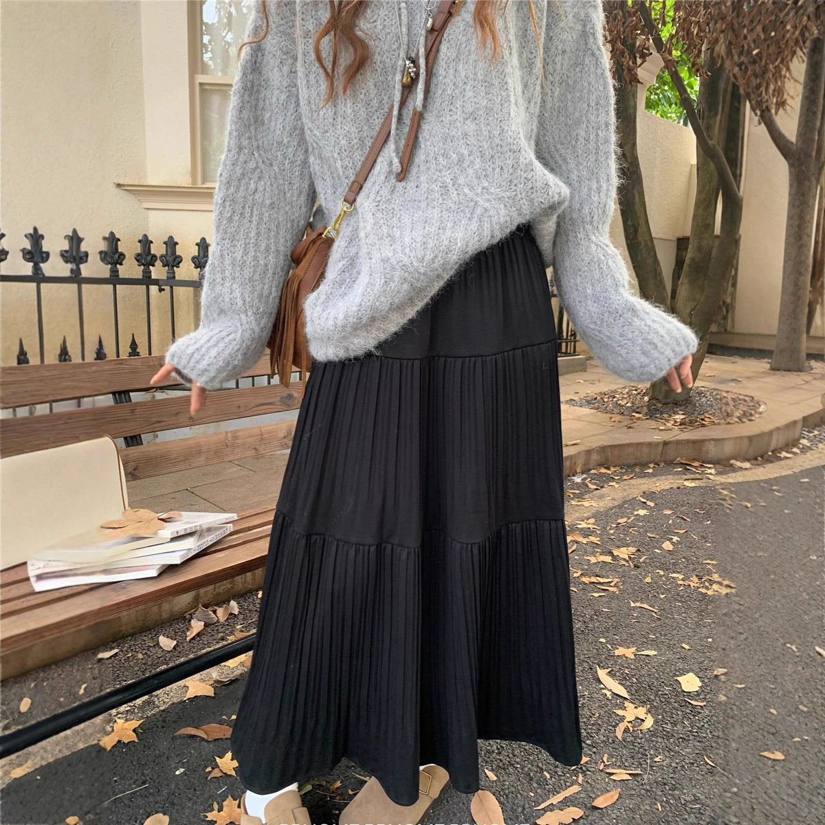 Women's Winter High-Waisted Slimming Mid-Length A-Line Skirt for Petite Figures, Elegant Drape, Pleated Skirt with Large Hem